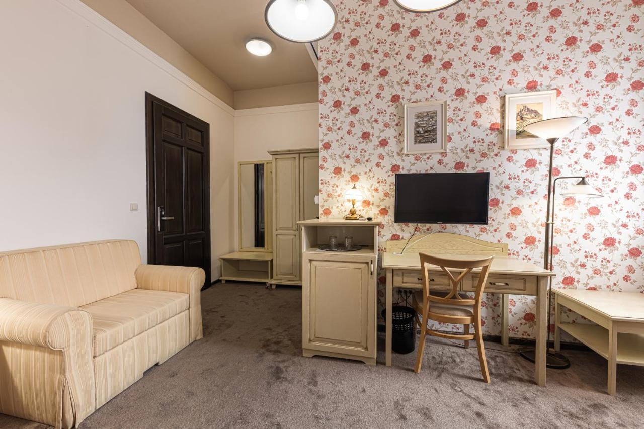Bazilika Alatt Panzio Couette-café Esztergom