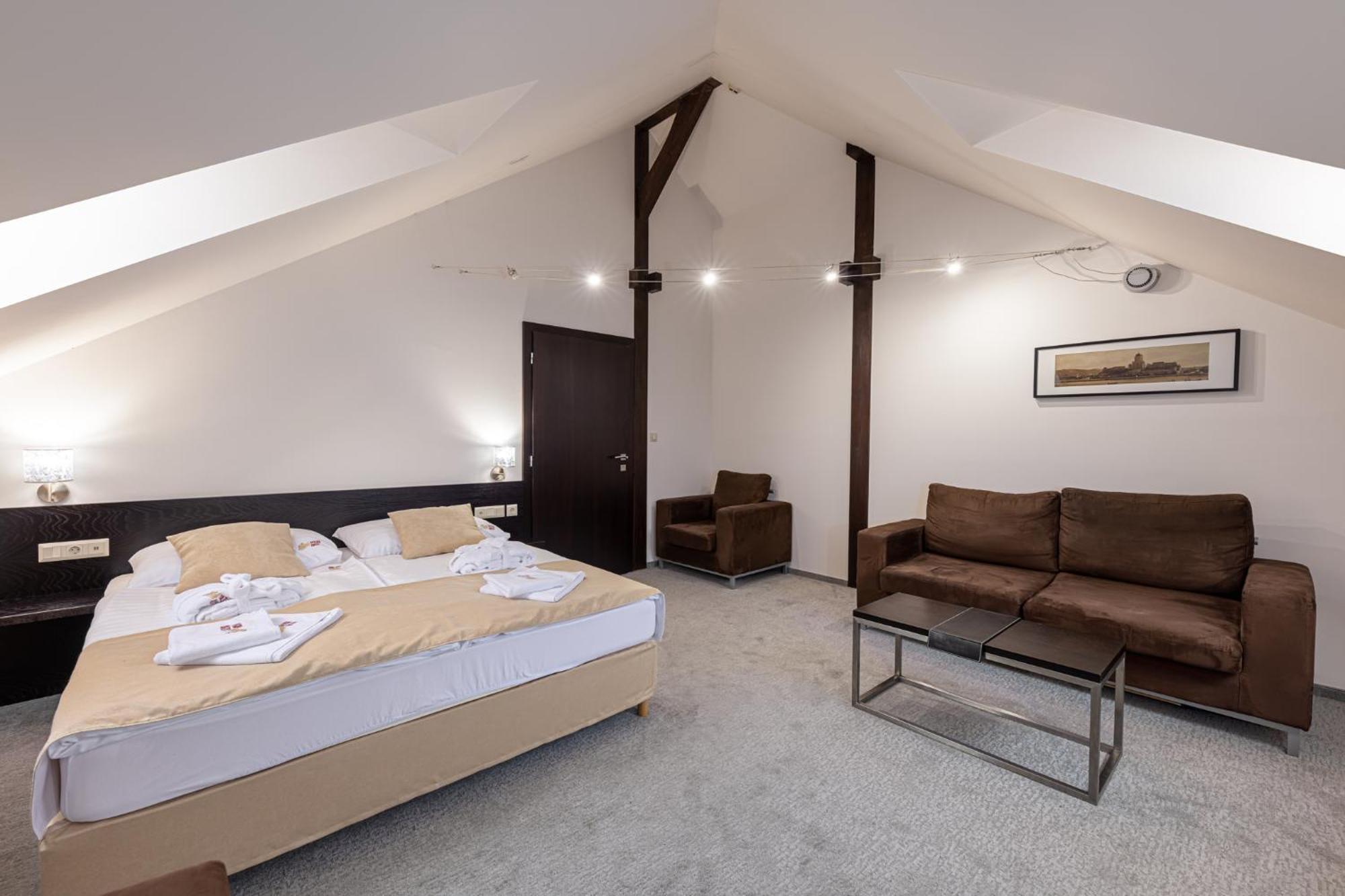 Bazilika Alatt Panzio 4* Esztergom