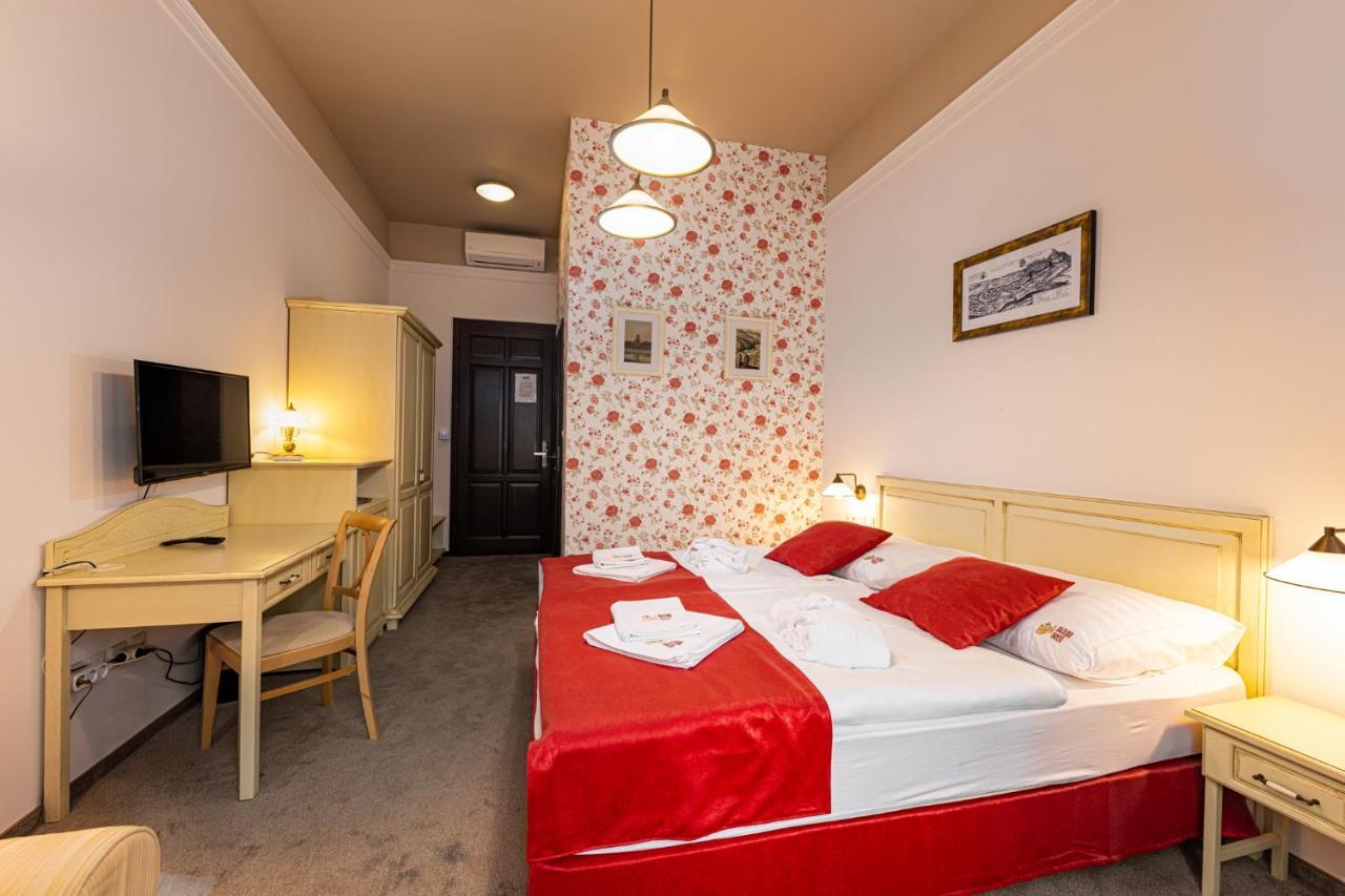 Bazilika Alatt Panzio Bed & Breakfast 4*