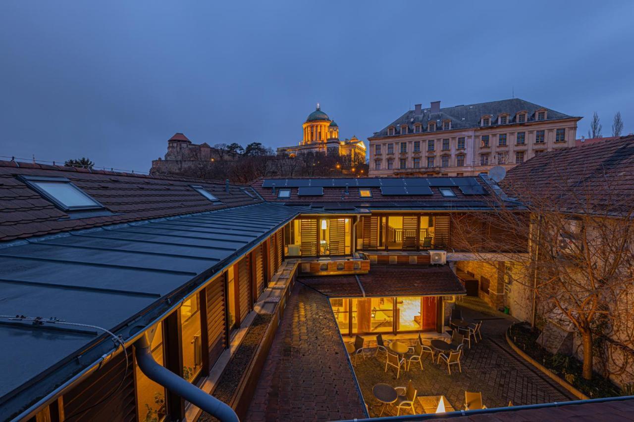 Bazilika Alatt Panzio Couette-café Esztergom